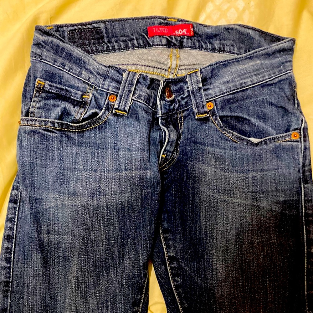 Levi’s 504 tilted size 1 medium. Great shape